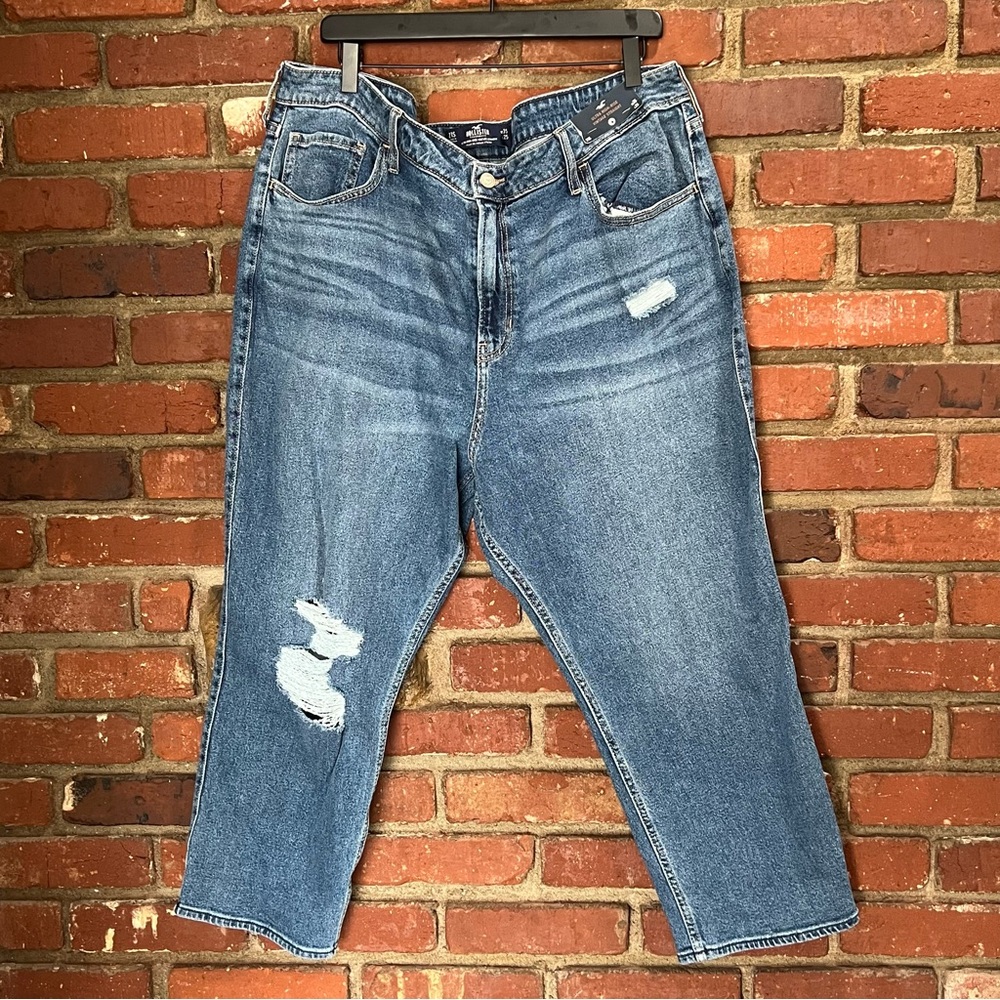 Hollister NWT womenโs ultraโ high rise vintage straight distress jeans size 21 S